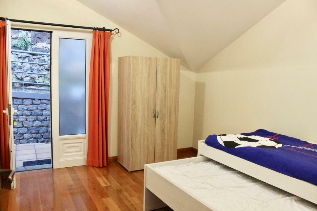 Pink House Apartment Понта до Сол Екстериор снимка